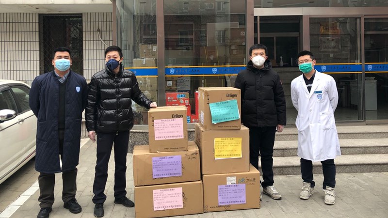 20200225致公黨北京市委科技工作委員會向北京大學人民醫(yī)院捐贈口罩和醫(yī)用物資1_副本.jpg