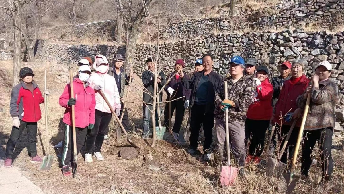 20240312門頭溝區(qū)齋堂鎮(zhèn)馬欄村開展2024年義務(wù)植樹活動1_1200.jpg
