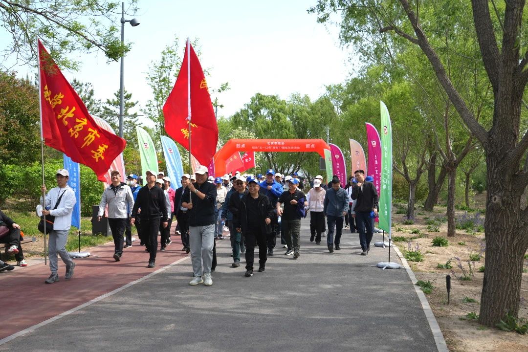 20250425市政協(xié)舉辦紀(jì)念“五一口號”發(fā)布77周年長走活動 魏小東參加3.jpg